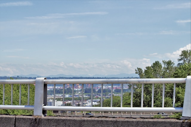 薬剤師が地方で高収入を得る働き方を解説する記事のアイキャッチ画像